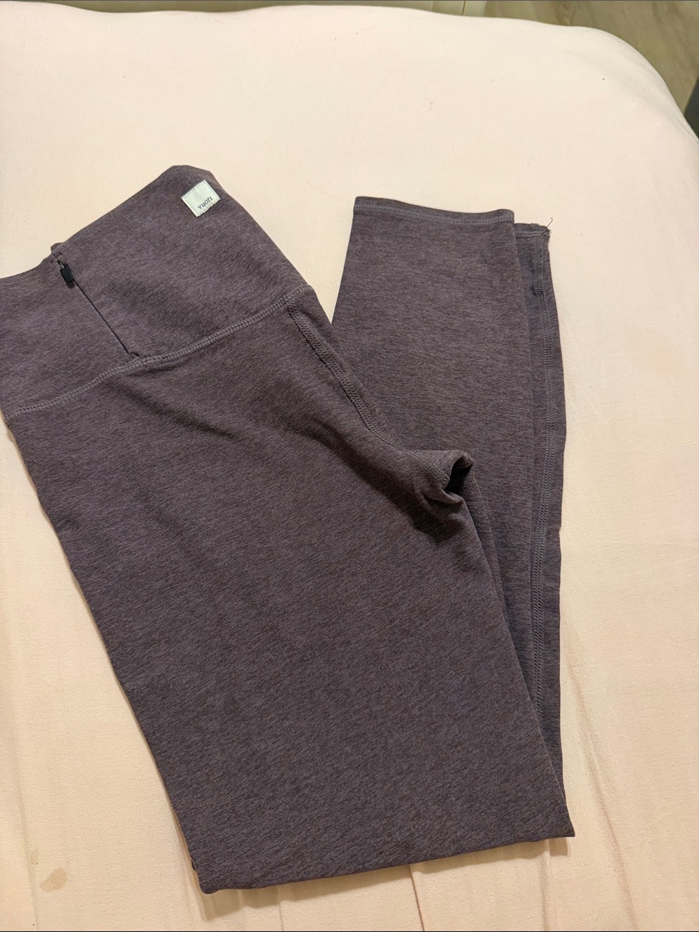 Vuori Performance Jogger Pants in Heather Plum